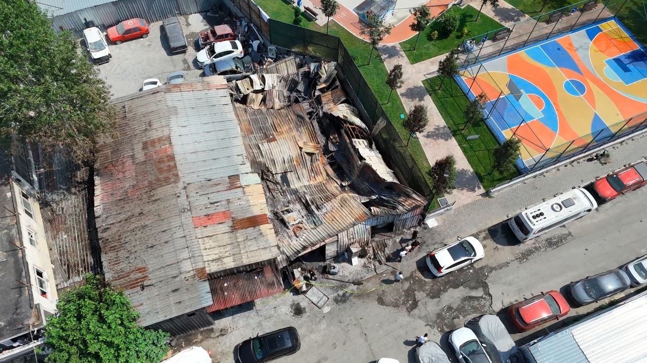 Oto tamirhanede &ccedil;ıkan yangının hasarı g&uuml;n ağarınca ortaya &ccedil;ıktı
