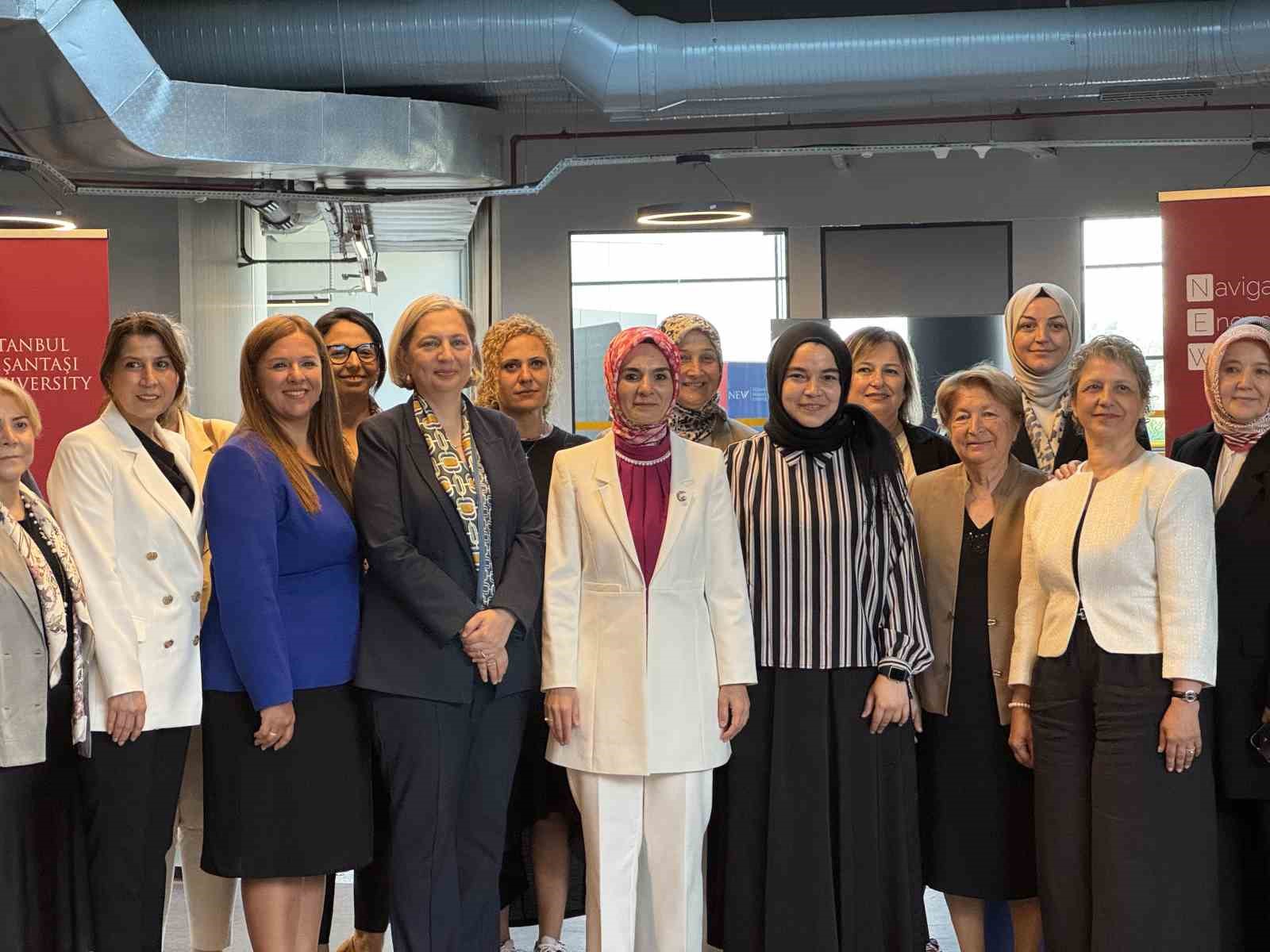 Aile ve Sosyal Hizmetler Bakanı G&ouml;ktaş, "T&uuml;rkiye&rsquo;nin geleceğinde kadının &ouml;nemine" vurgu yaptı
