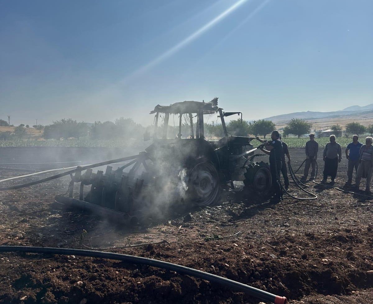 Anız yangını müdahale etmek isterken yandı