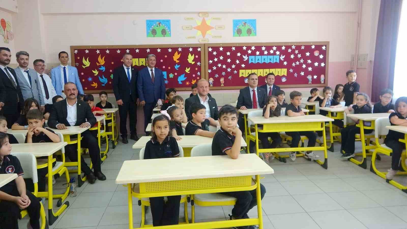 Muğla&rsquo;da 163 bin &ouml;ğrenci karne sevinci yaşadı
