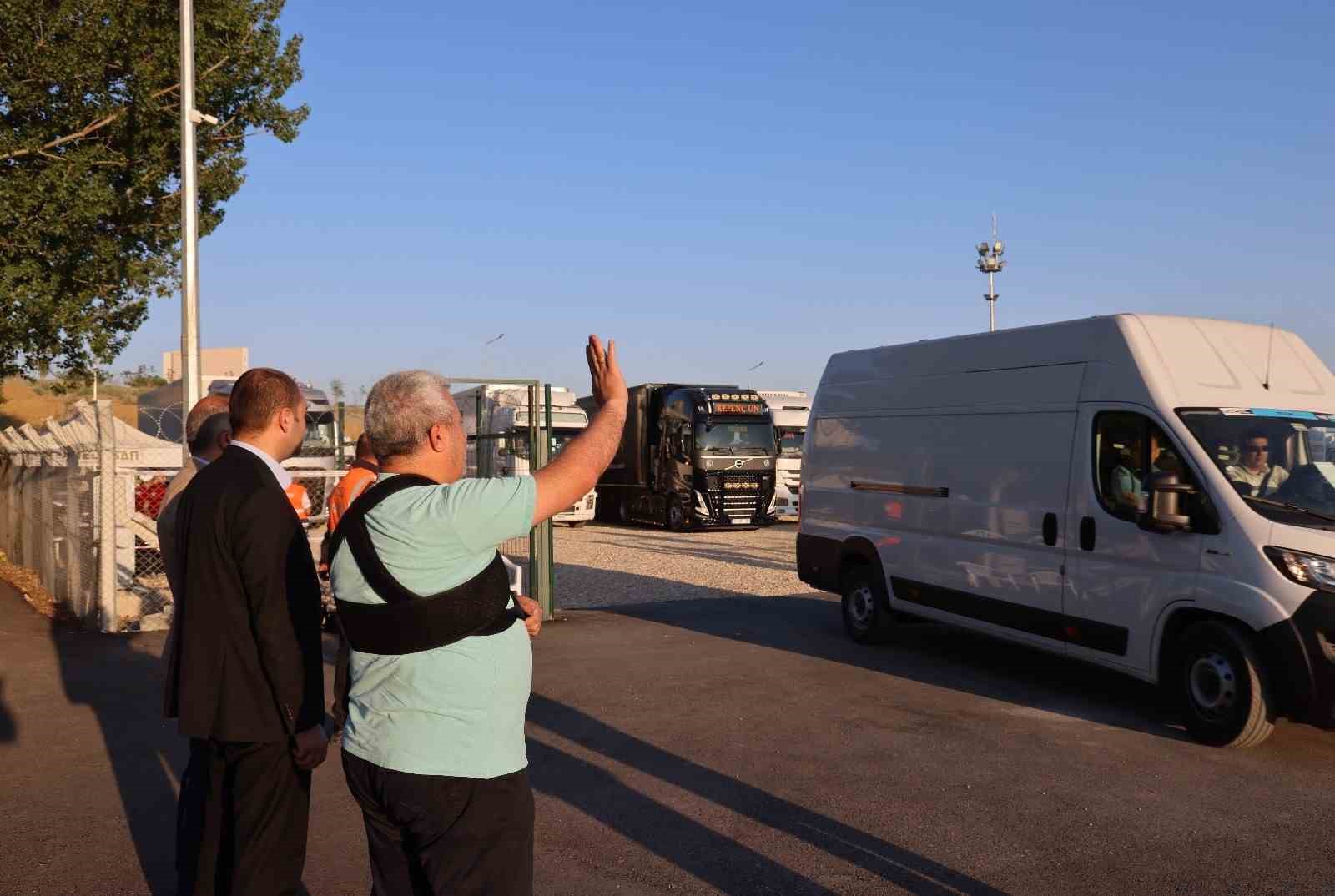 YKS soru kitapçıklarını taşıyan 528 nakliye aracı, 250 sınav merkezine doğru yola çıktı
