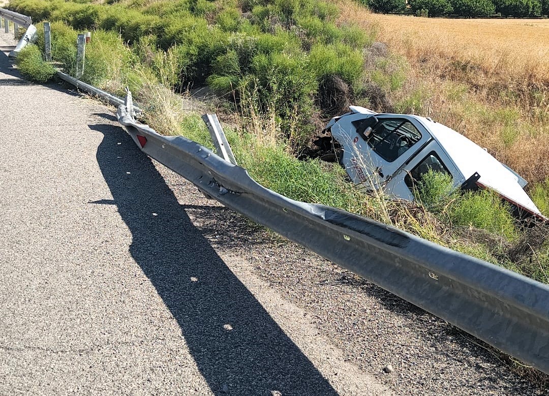 Malatya-Sivas yolunda kamyonet kontrolden &ccedil;ıktı: 2 yaralı
