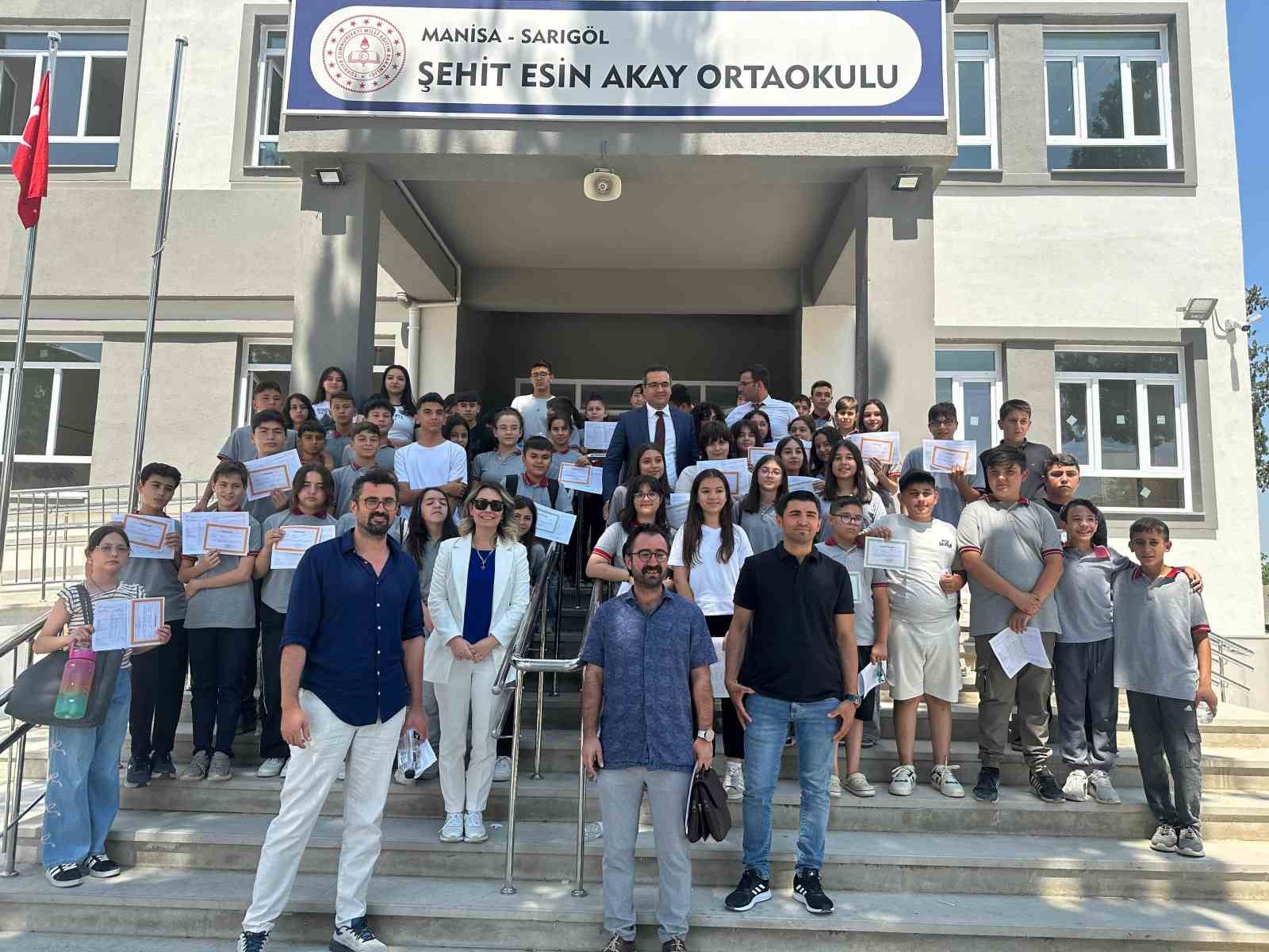 Sarıgöl’de öğrencilerin karne heyecanı