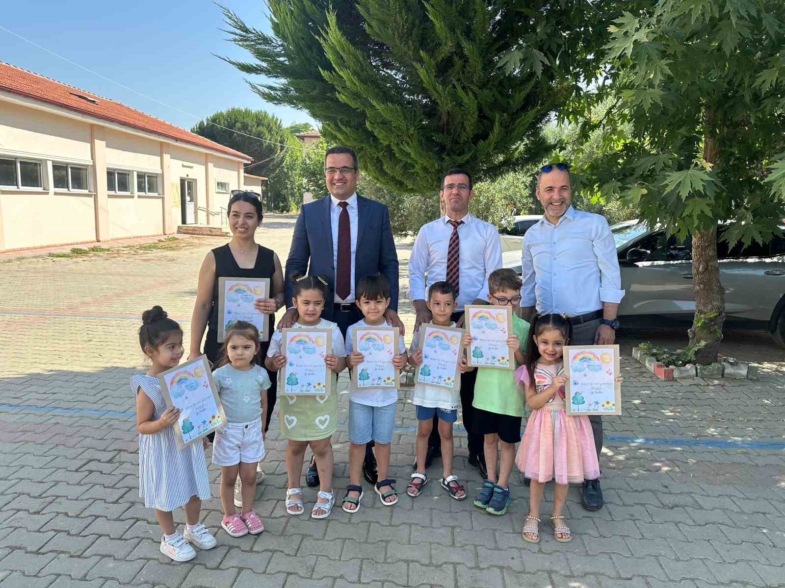 Sarıg&ouml;l&rsquo;de &ouml;ğrencilerin karne heyecanı
