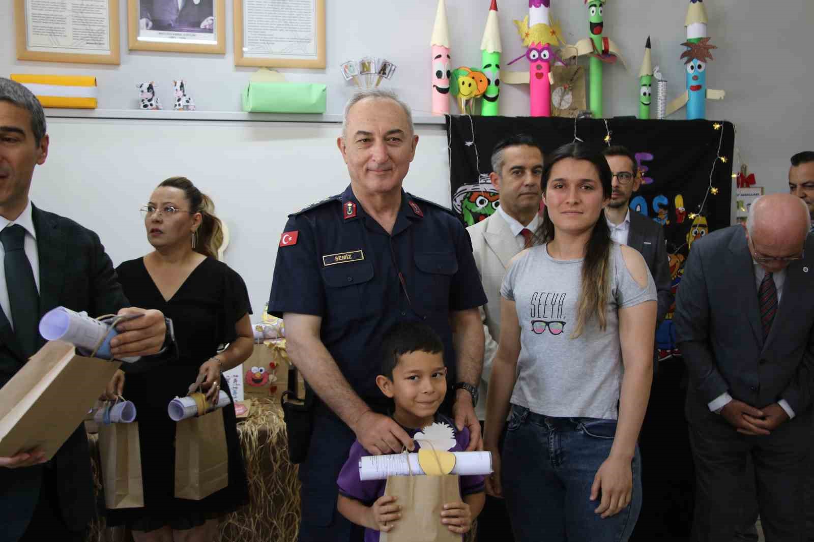 Uşak’ta 65 bin öğrenci karnesini aldı