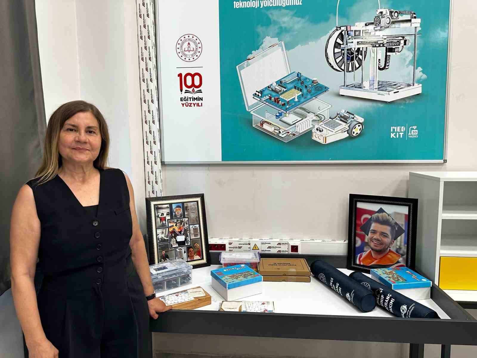 &Ccedil;anakkale&rsquo;de a&ccedil;ılan yenilik&ccedil;i sınıfa Bolu Kartalkaya faciasında hayatını kaybeden Alp Mercan&rsquo;ın adı verildi
