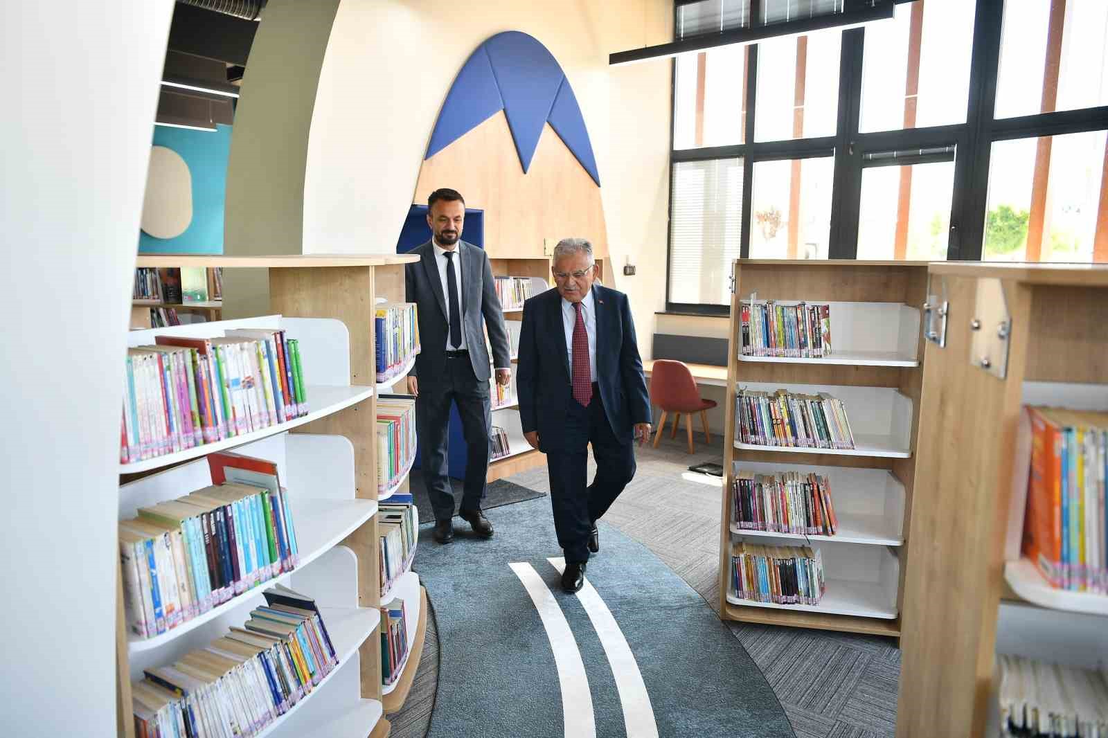 Başkan Büyükkılıç: "Takdire şayan kütüphanemizi Kayseri’mize sunmuş bulunuyoruz"