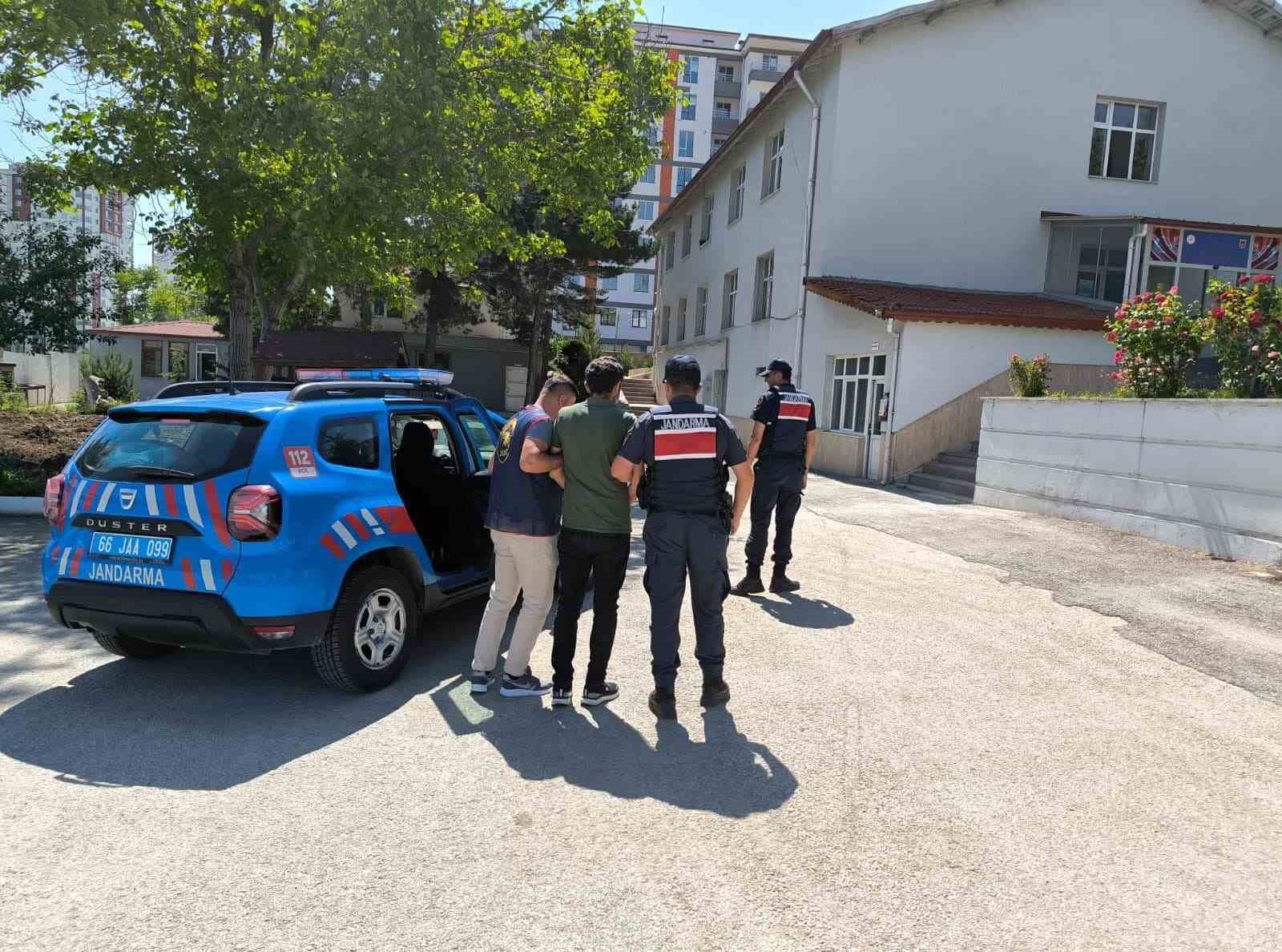 19 yıl kesinleşmiş cezası bulunan FETÖ firarisi yakalandı
