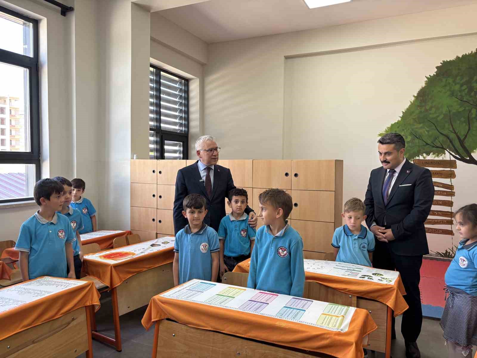 Sivas’ta 121 bin 211 öğrenci karne heyecanı yaşadı