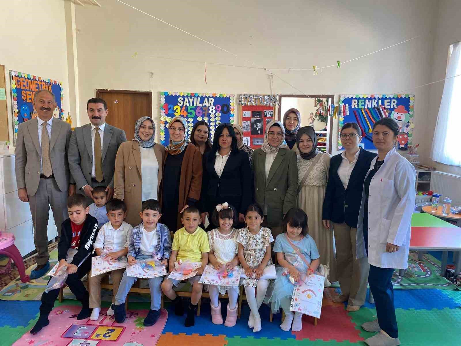 Arpa&ccedil;ay&rsquo;da &ouml;ğrencilerin karne heyecanı
