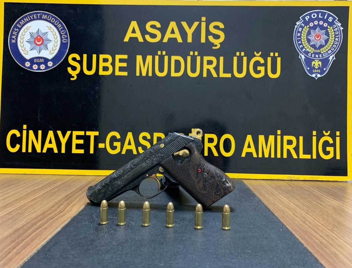 Kars’ta silah, tüfek ve mühimmat ele geçirildi
