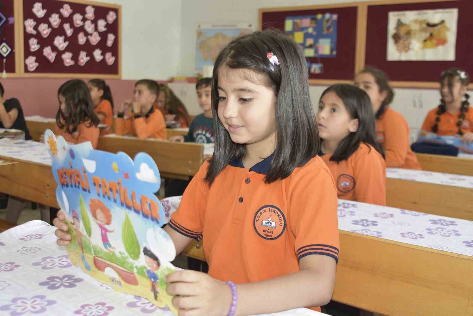 Bitlis&rsquo;te 97 bin 196 &ouml;ğrenci karne alarak yaz tatiline girdi
