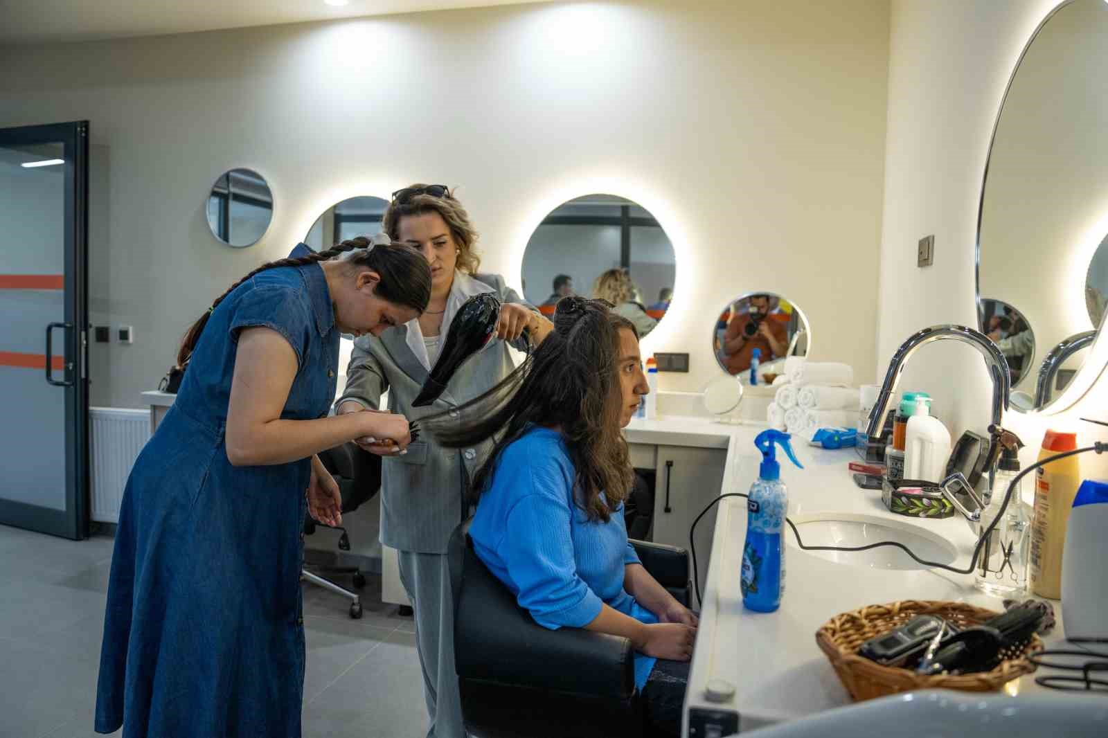 Bu merkezin her kapısı umuda açılıyor