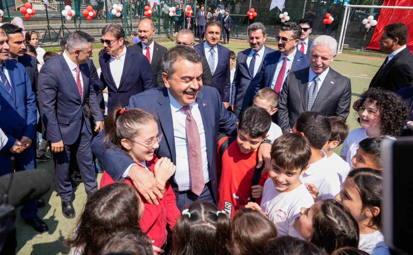 İstanbul’da 2 milyon 859 bin 468 öğrenci karne aldı