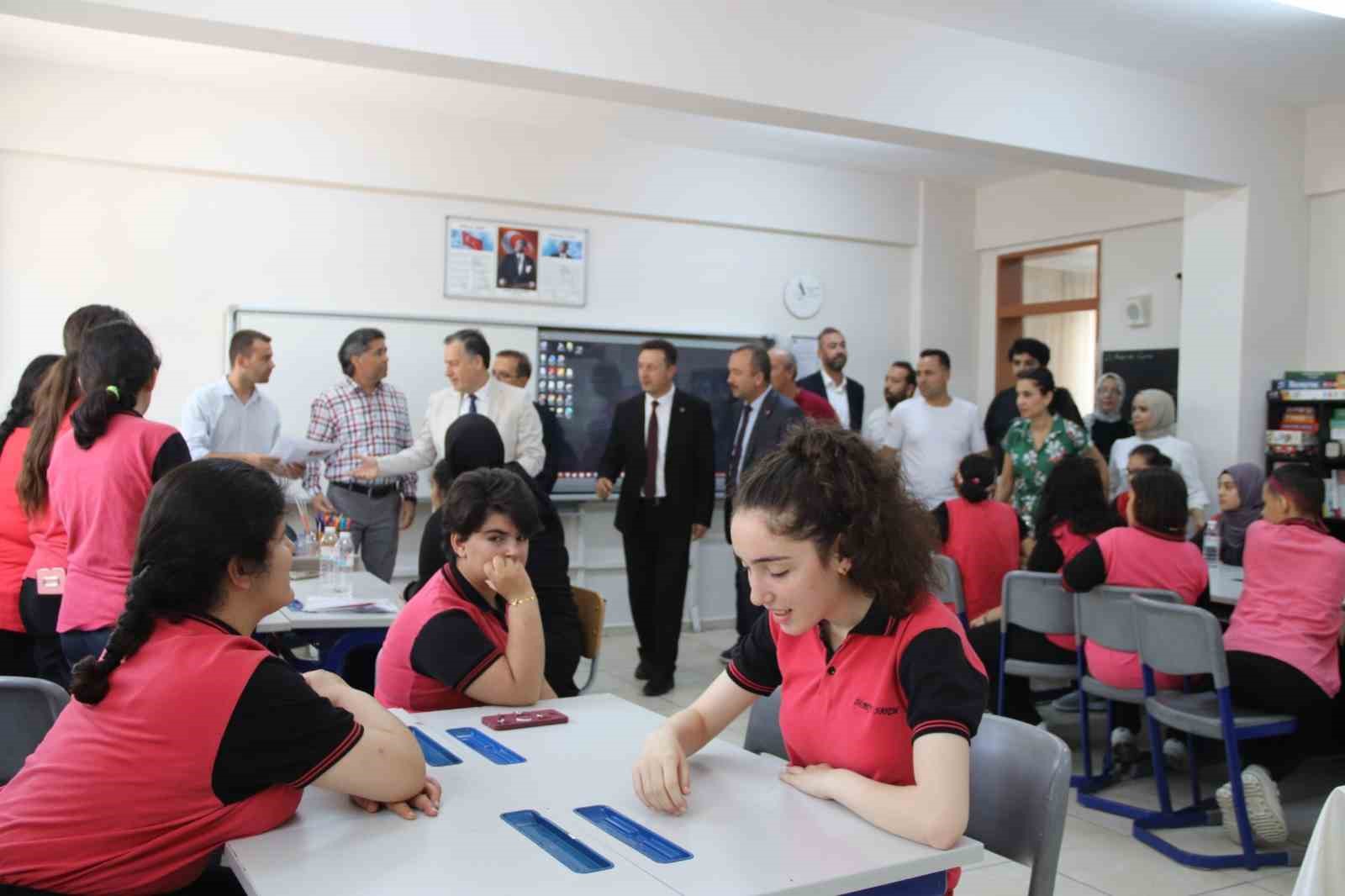 Turgutlu’da 33 bin 776 öğrenci karne heyecanı yaşadı
