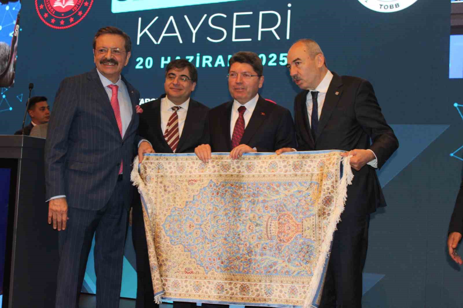 Adalet Bakanı Tun&ccedil;: "&Uuml;lkemizi karalamaya &ccedil;alışanlar yargı camiamıza b&uuml;y&uuml;k haksızlık ediyor"
