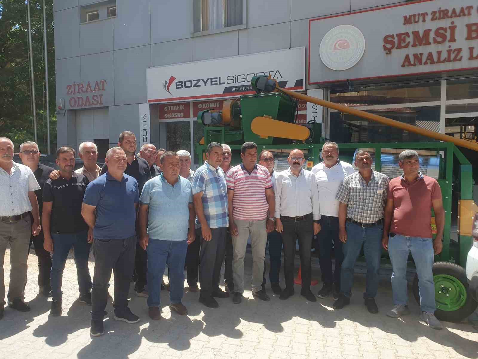 Mut’ta üreticiye tohum eleme makinesi
