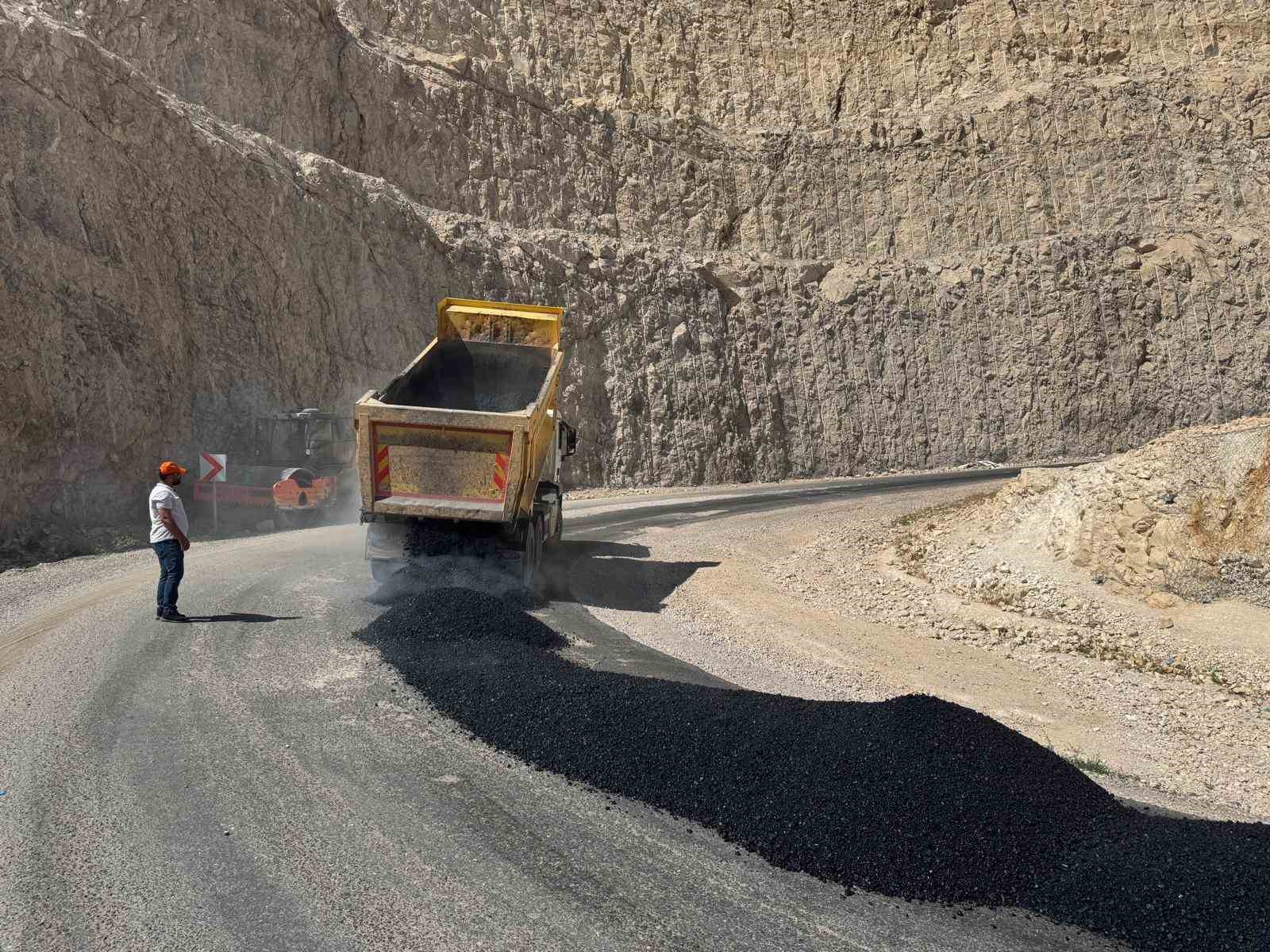 Siirt’te kırsal yollarda konfor artırılıyor
