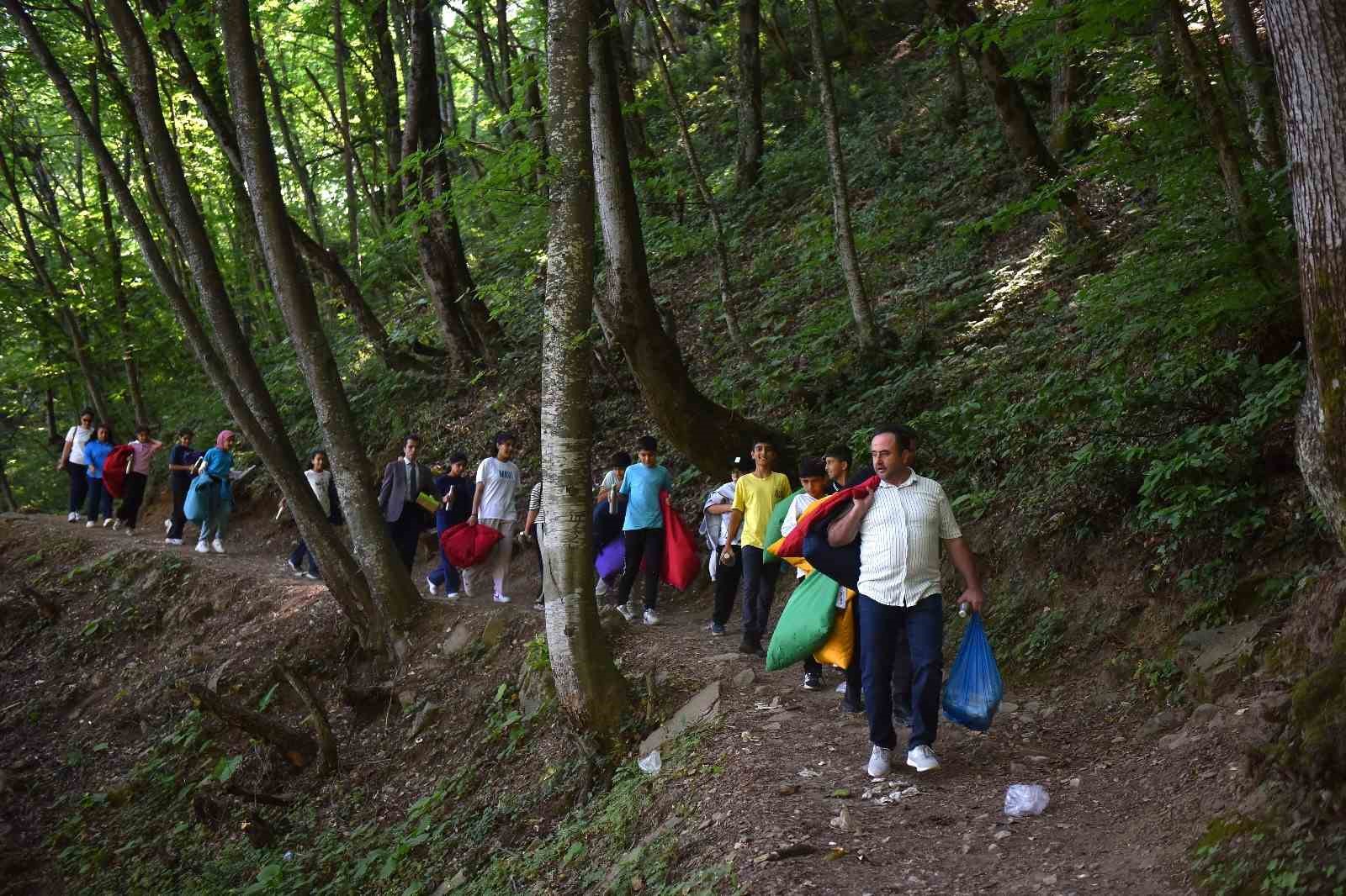 Gençlerden ’Küreklidere’de temizlik harekatı
