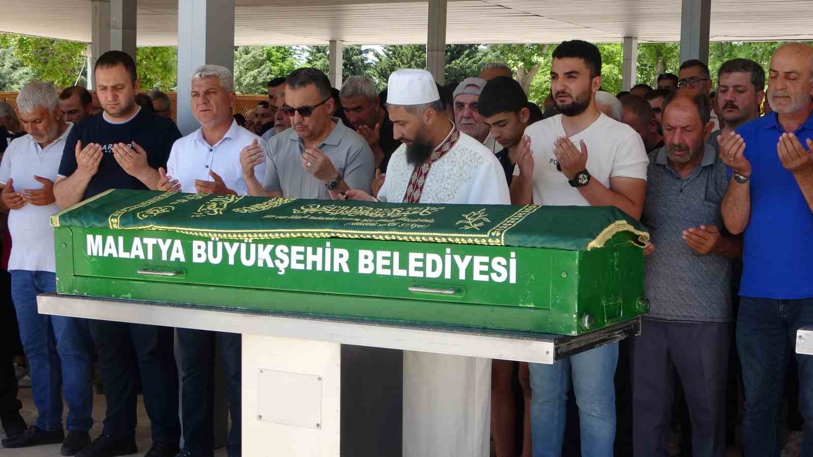 Denizde boğulan baba-oğul Malatya’da toprağa verildi