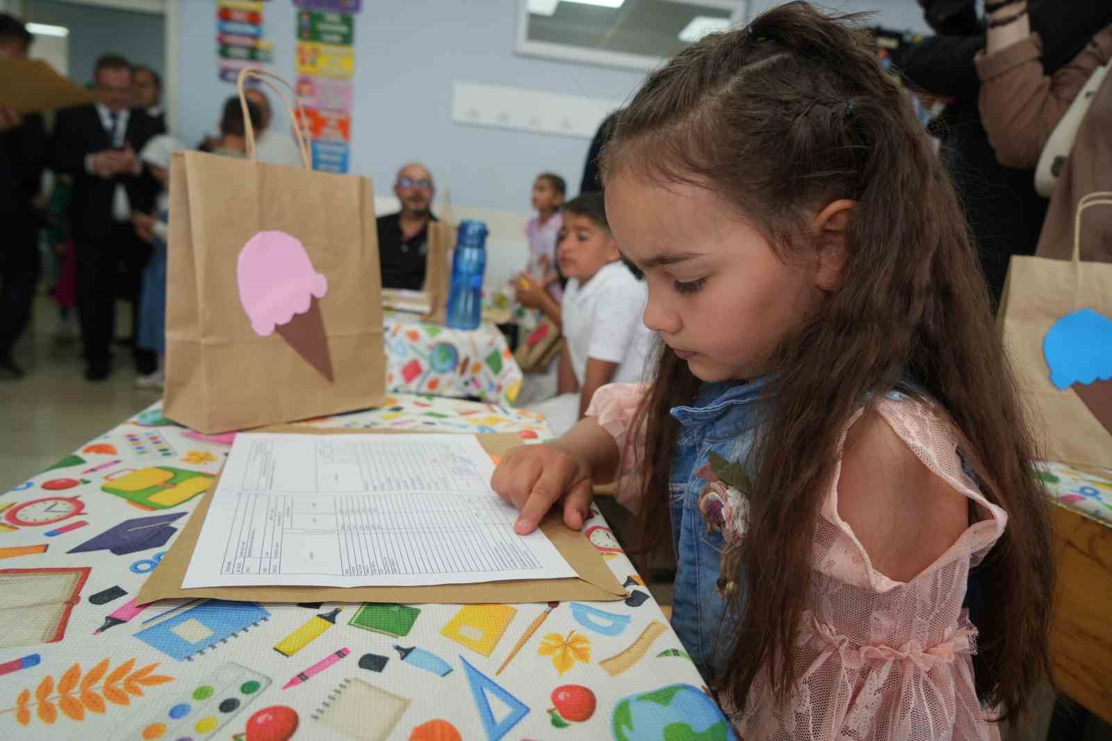 Muş&rsquo;ta 104 bin &ouml;ğrenci karne heyecanı yaşadı
