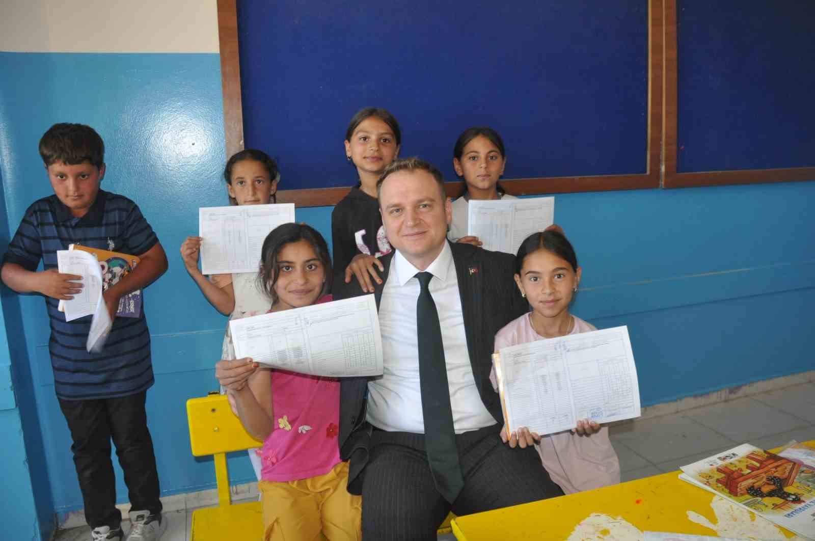 Bulanık’ta 18 bin öğrenci karne sevinci yaşadı