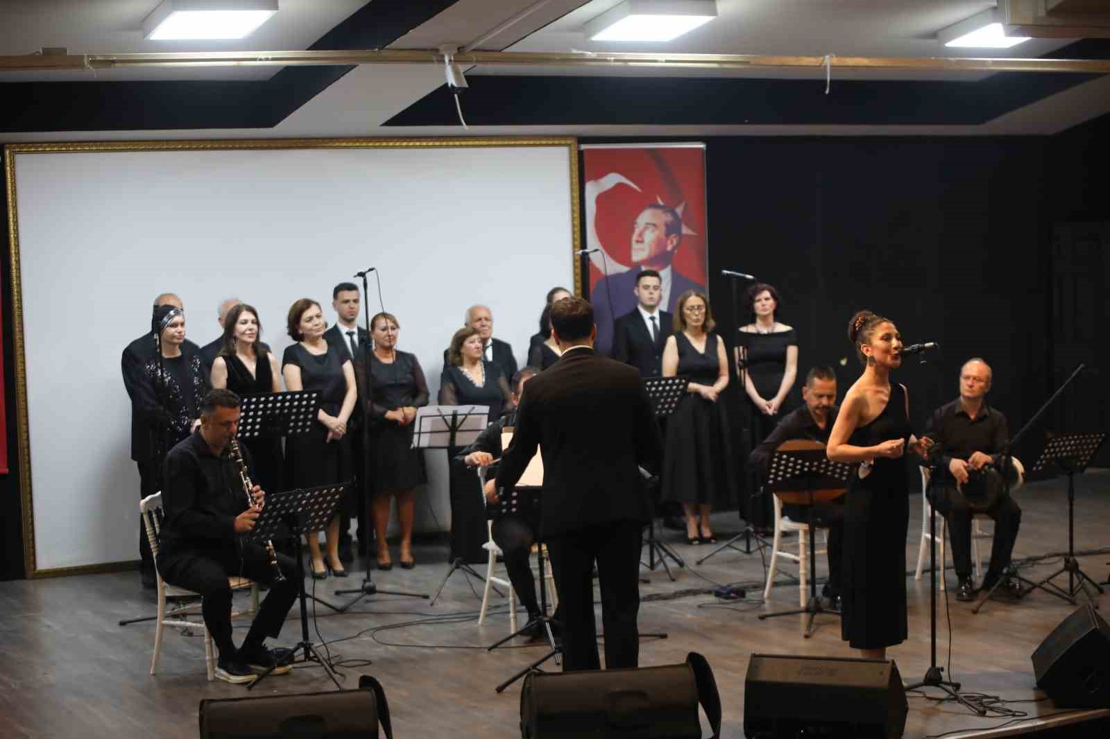 Erenler&rsquo;de 1. T&uuml;rk m&uuml;ziği festivali coşku i&ccedil;erisinde ger&ccedil;ekleşti
