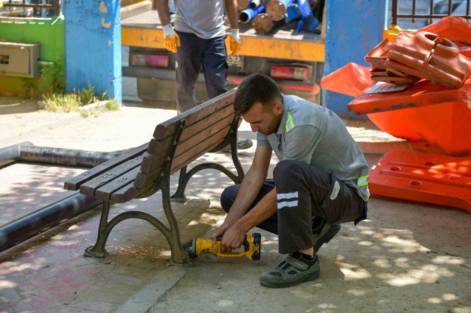 Esenyurt’un parkları baştan sona yenileniyor