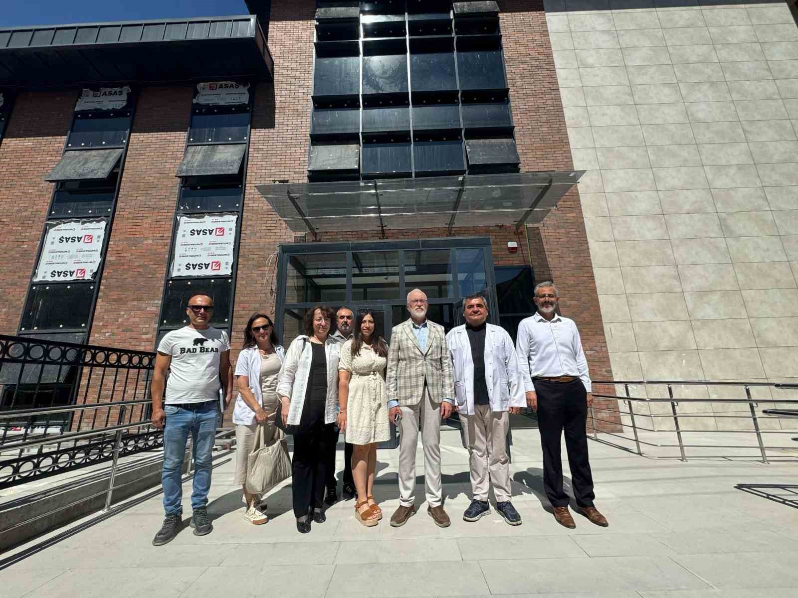 İl Sağlık M&uuml;d&uuml;r&uuml; Bildirici, Tepebaşı&rsquo;ında sağlık hizmetlerini inceledi
