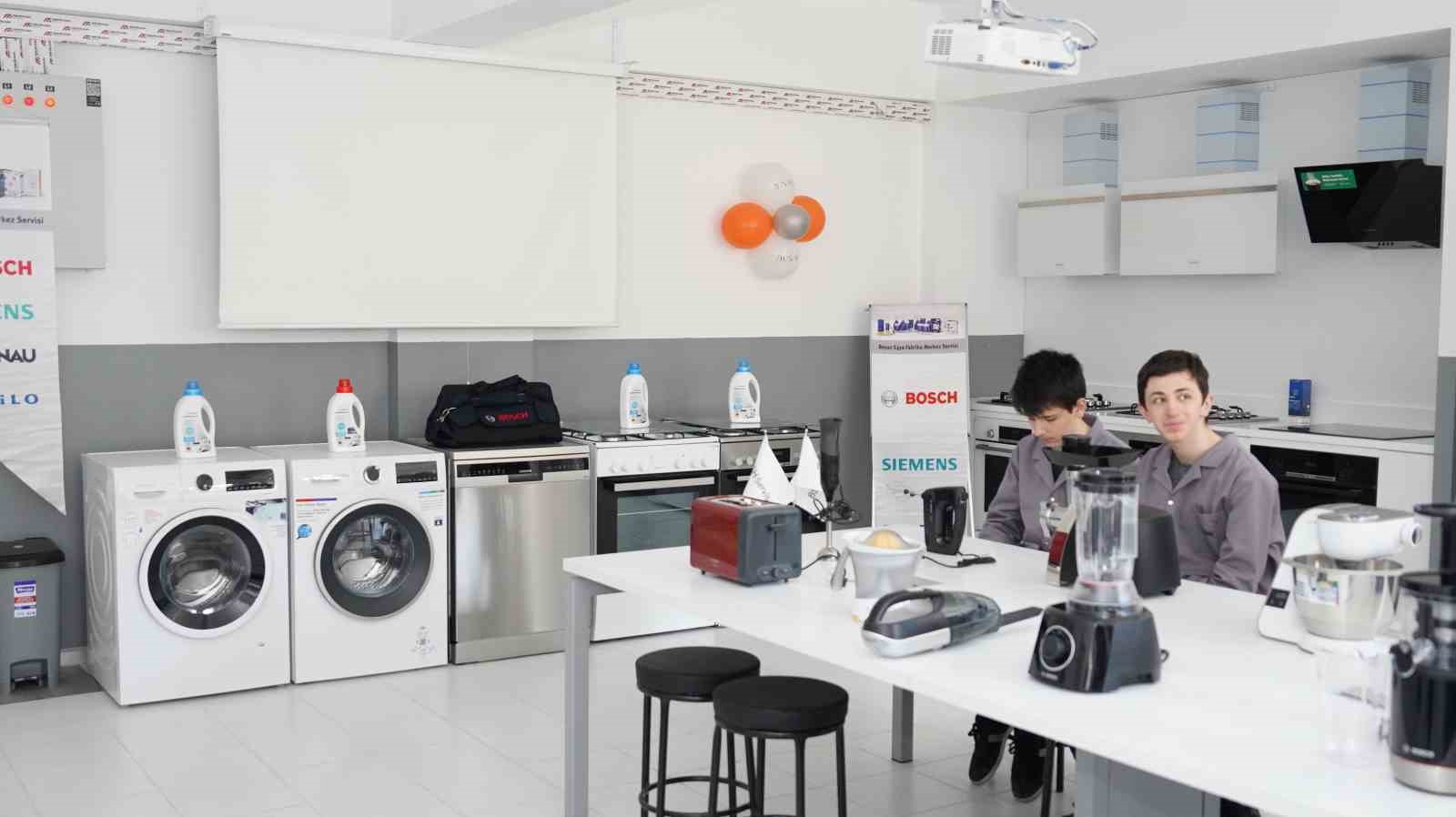 BSH T&uuml;rkiye, TOSİ projesi kapsamında yeni laboratuvarını Şişli&rsquo;deki okulda a&ccedil;tı
