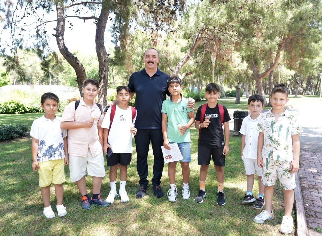 Kotan&rsquo;dan &ccedil;ocuklara karne hediyesi dondurma ikramı
