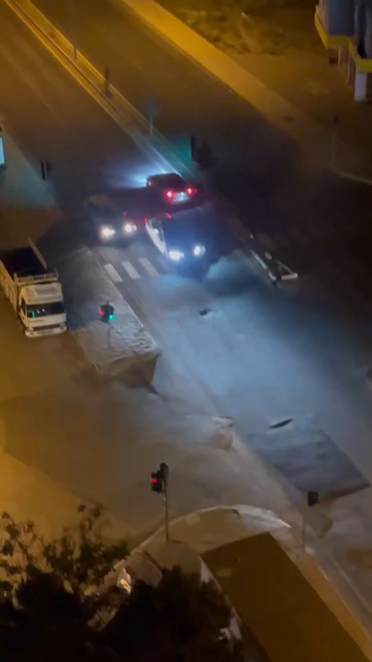 Ters şeride girdi, uyaranlara k&uuml;f&uuml;rle karşılık verdi
