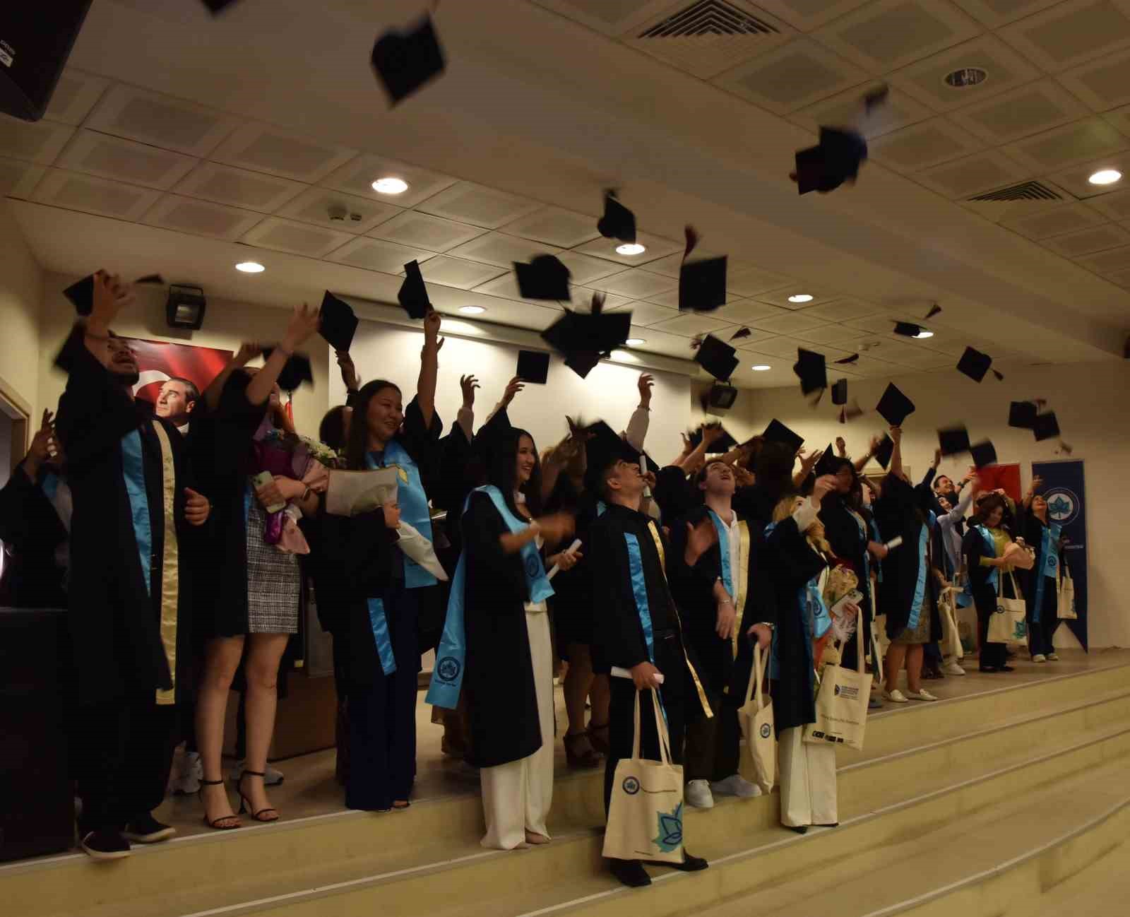 ESOGÜ Sosyal Bilimler Enstitüsü’nde mezuniyet heyecanı