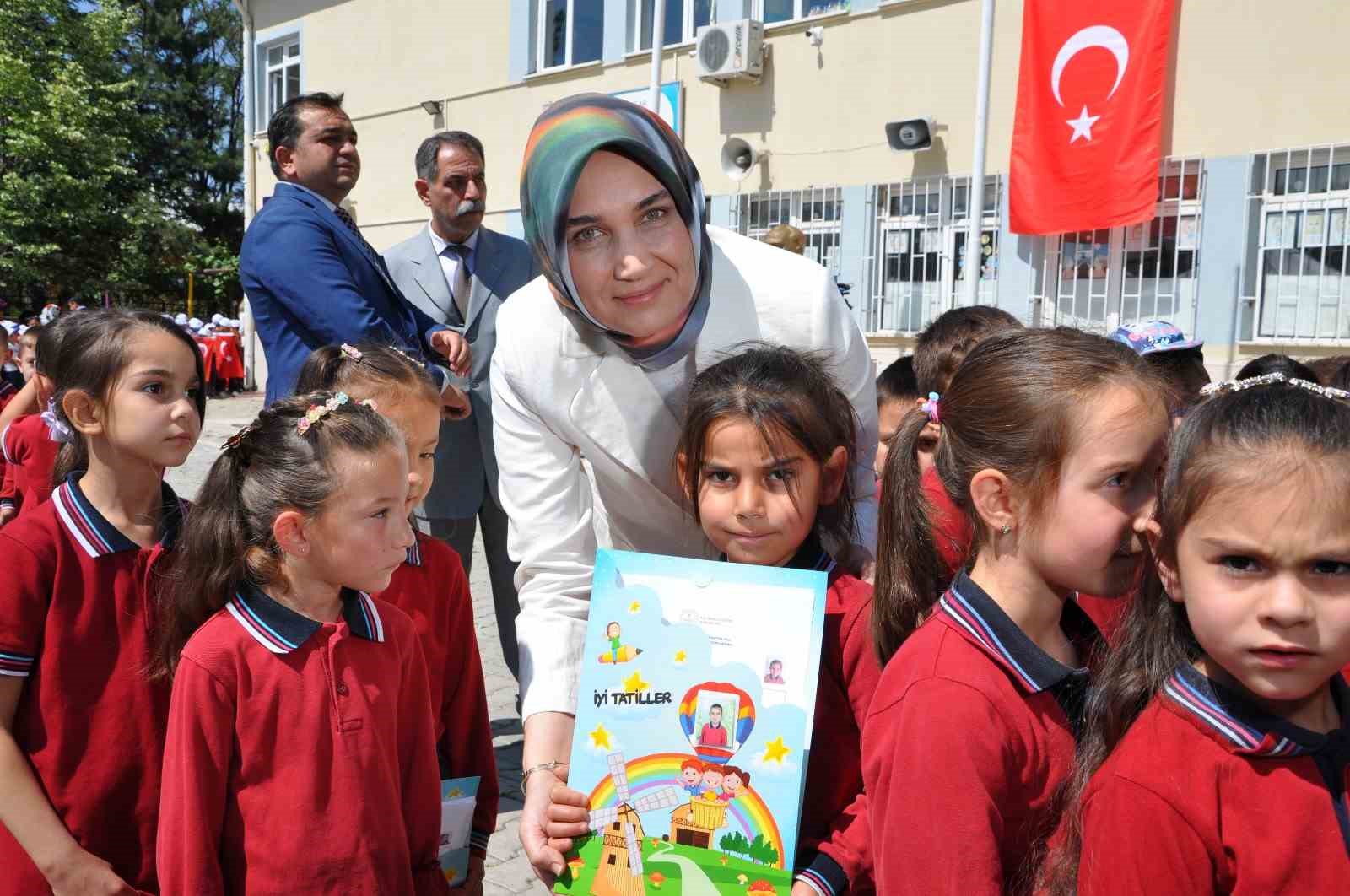 Afyonkarahisar&rsquo;da 142 bin 592 &ouml;ğrenci yaz tatiline girdi
