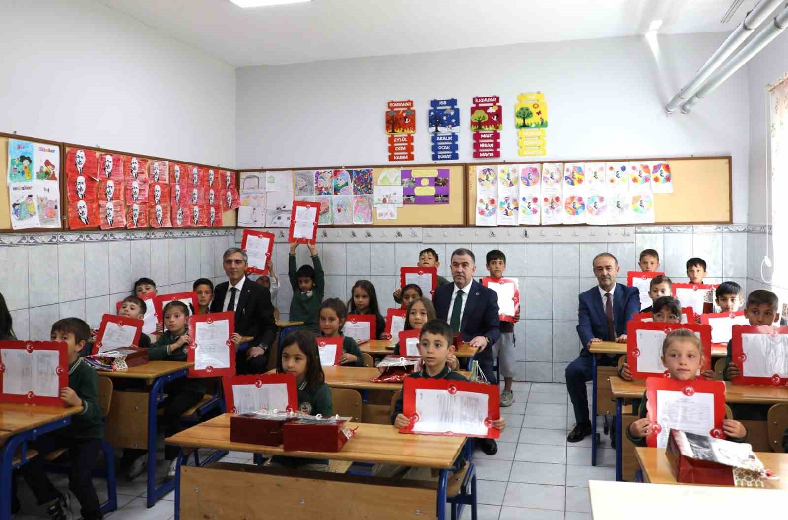 Bayburt&rsquo;ta 14 bin 103 &ouml;ğrenci karne sevinci yaşadı
