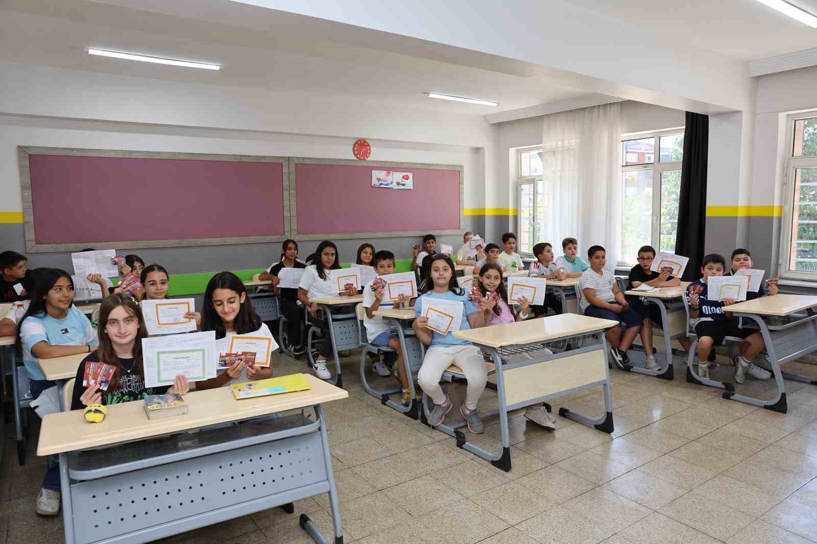 Şahin&rsquo;den t&uuml;m &ouml;ğrencilere karne hediyesi
