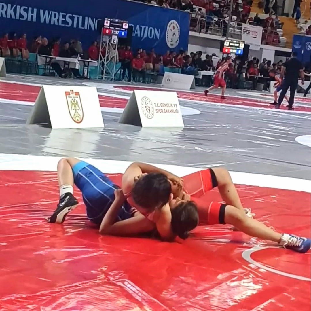 Elazığlı minik g&uuml;reş&ccedil;iler T&uuml;rkiye şampiyonasına damga vurdu
