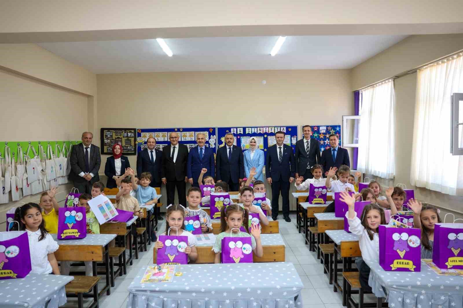 Rize&rsquo;de 56 bin 180 &ouml;ğrenci karne heyecanı yaşadı
