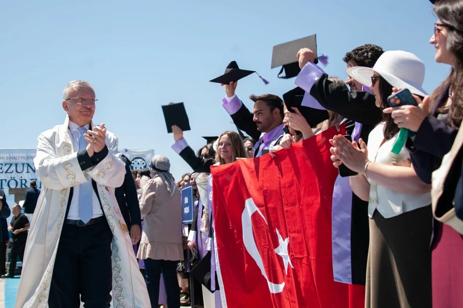 EBYÜ’de mezuniyet coşkusu yaşandı