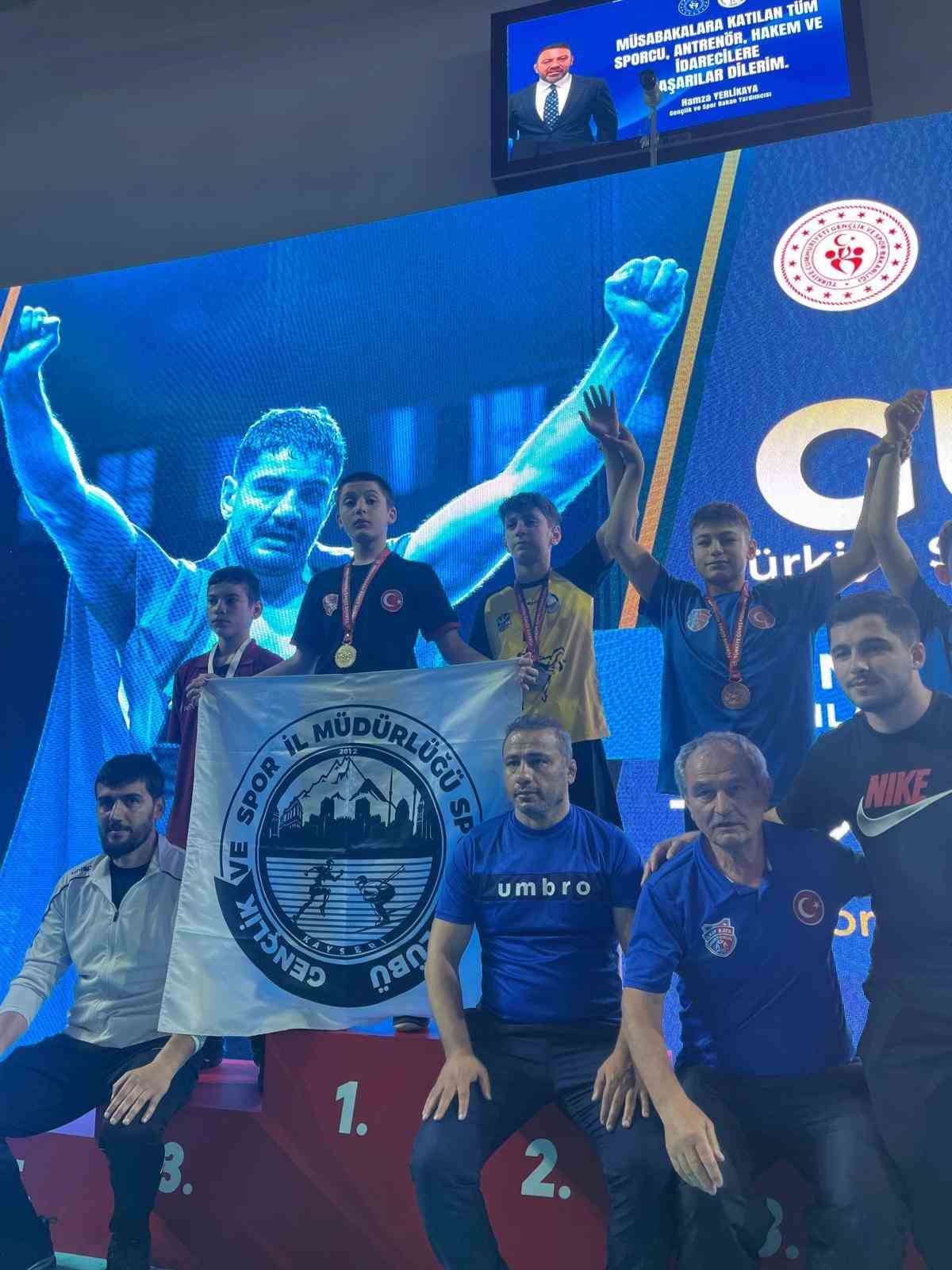 Kayserili minik g&uuml;reş&ccedil;ilerden 11 madalya
