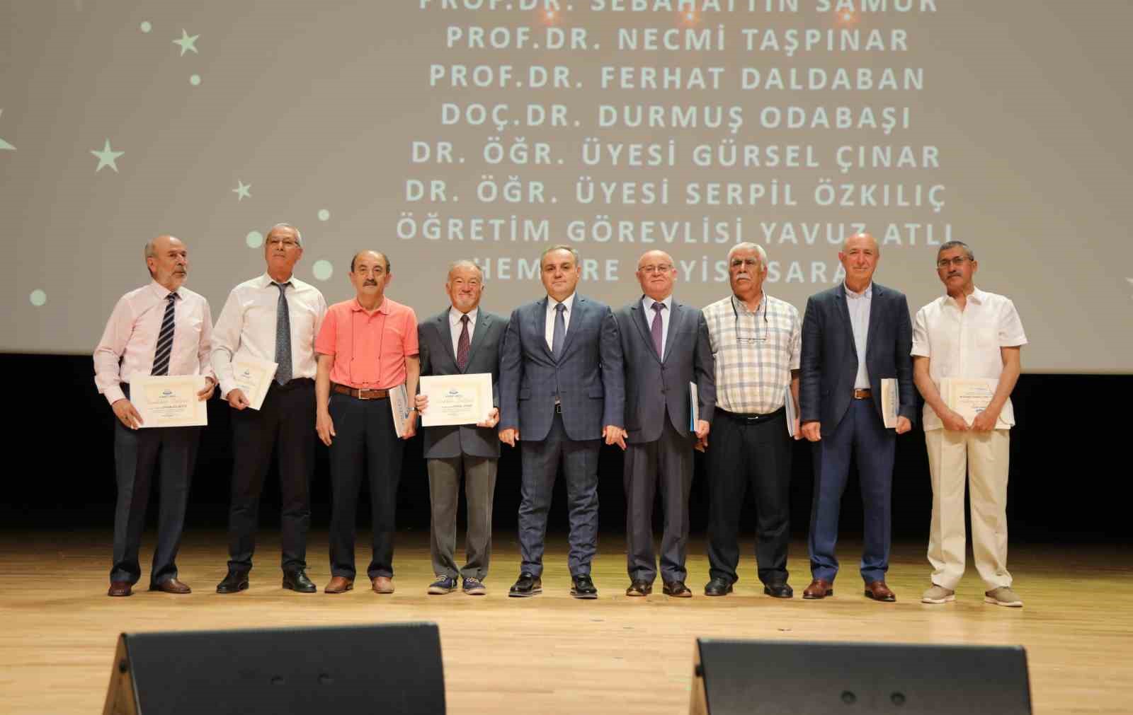ER&Uuml;&rsquo;de &lsquo;2024 Başarı &Ouml;d&uuml;l T&ouml;reni&rsquo; d&uuml;zenlendi
