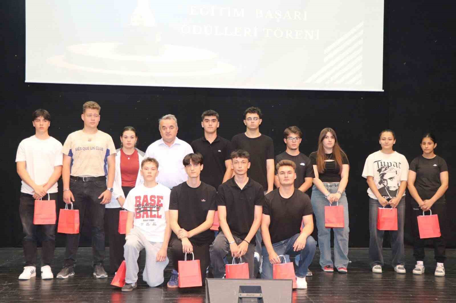 Bozüyük’te ’Eğitimde Başarı Ödülleri’ sahiplerini buldu