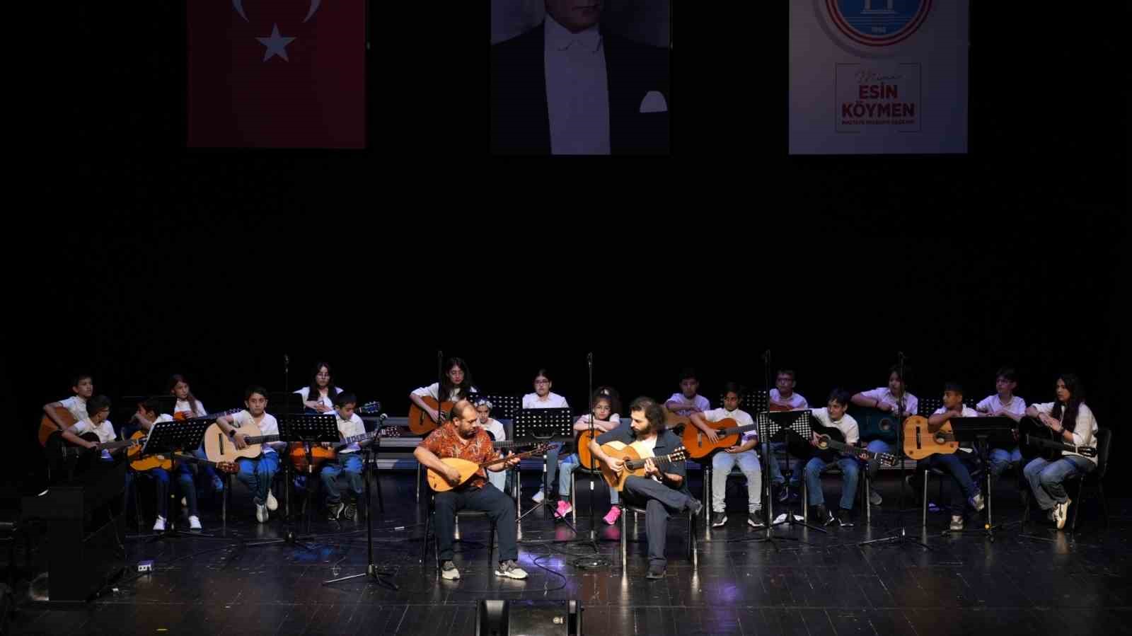 Maltepe’de geleceğin sanatçılarından yıl sonu gösterisi