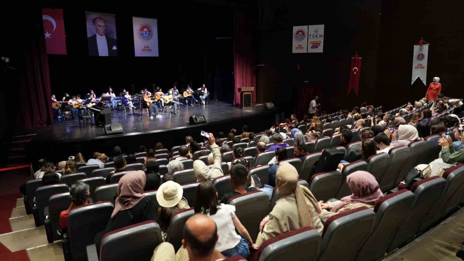 Maltepe&rsquo;de geleceğin sanat&ccedil;ılarından yıl sonu g&ouml;sterisi
