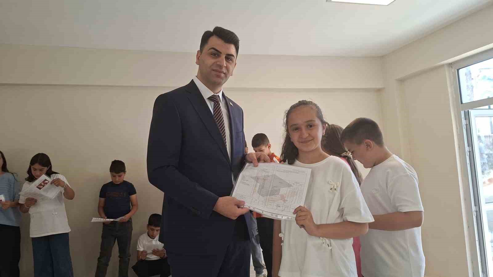 Hisarcık&rsquo;ta &ouml;ğrencilerin karne heyecanı
