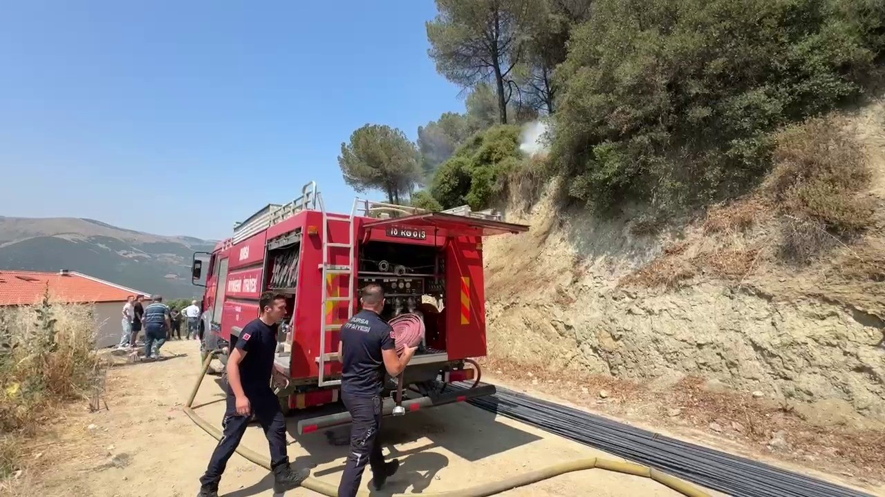 Gemlik&rsquo;te &ccedil;amlık alanda &ccedil;ıkan yangın kısa s&uuml;rede s&ouml;nd&uuml;r&uuml;ld&uuml;
