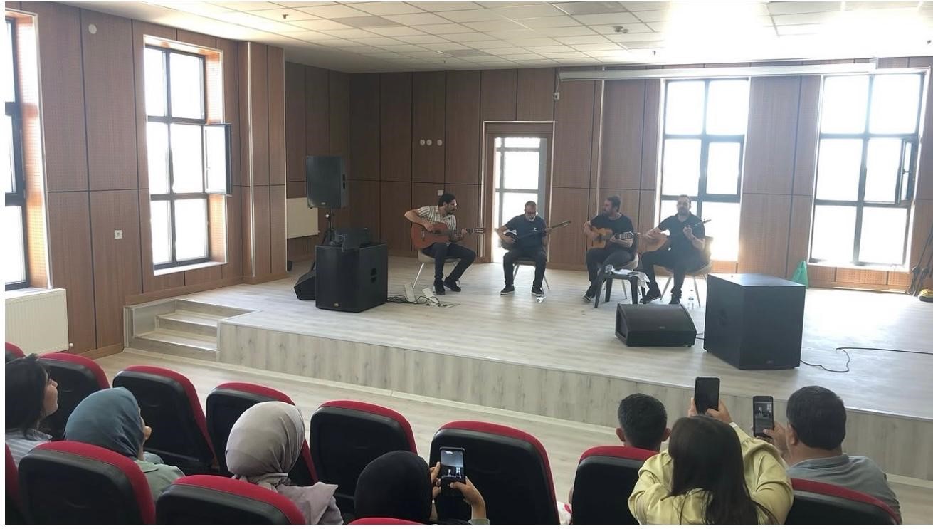 Patnos&rsquo;ta YKS &ouml;ğrencilerine moral desteği
