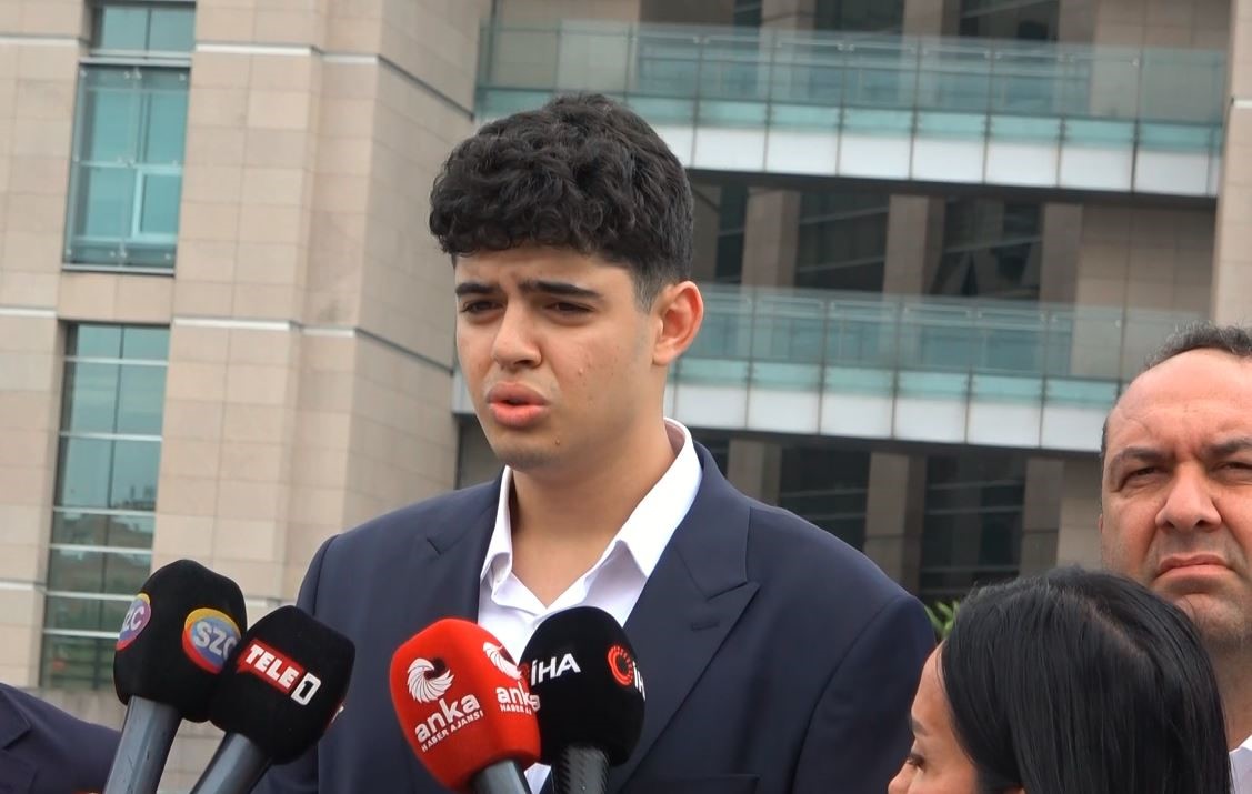 CHP İstanbul İl Başkanı &Ouml;zg&uuml;r &Ccedil;elik adliye &ouml;n&uuml;nde a&ccedil;ıklamalarda bulundu
