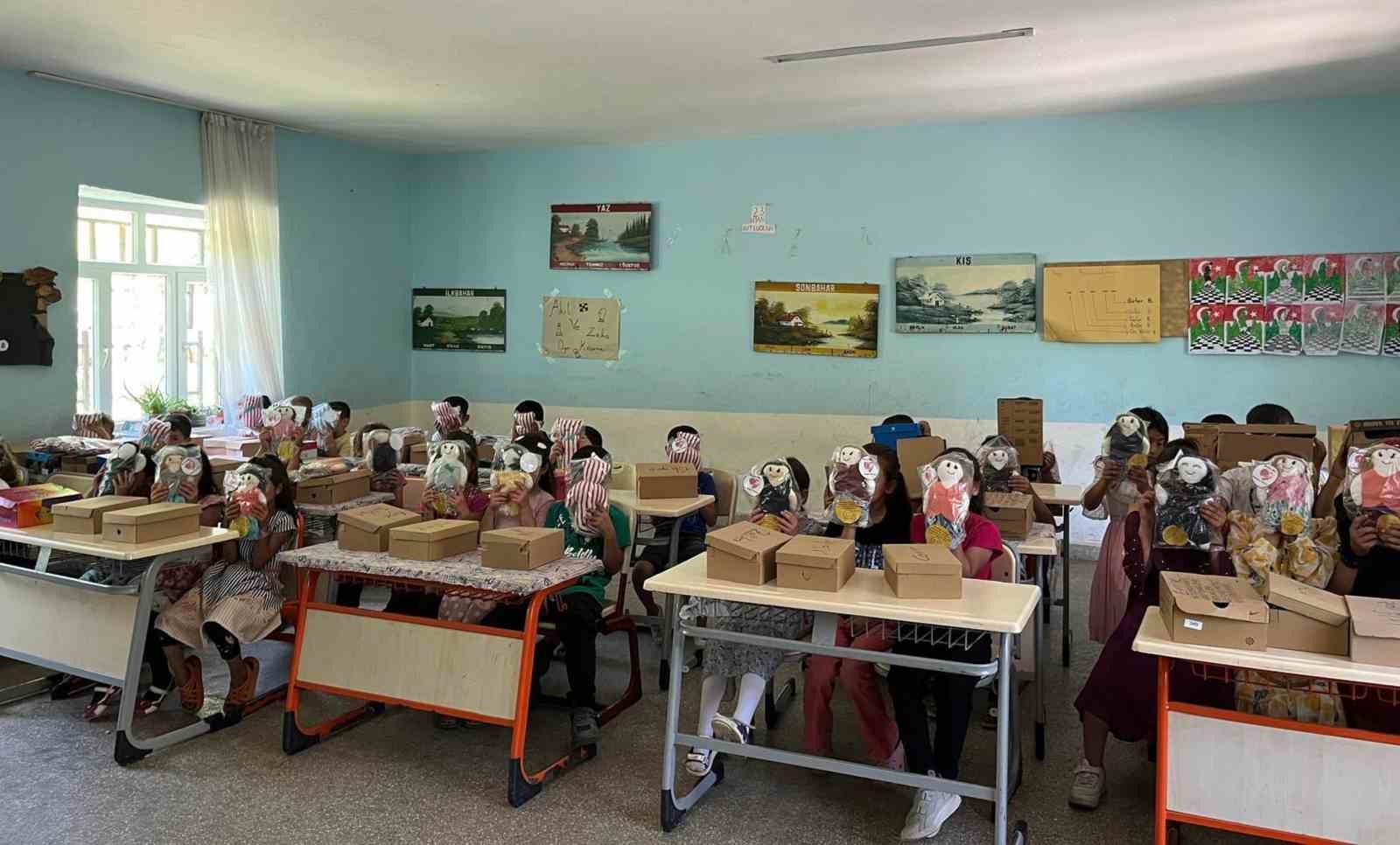 Dörtyol’da 210 öğrenciye karne hediyesi