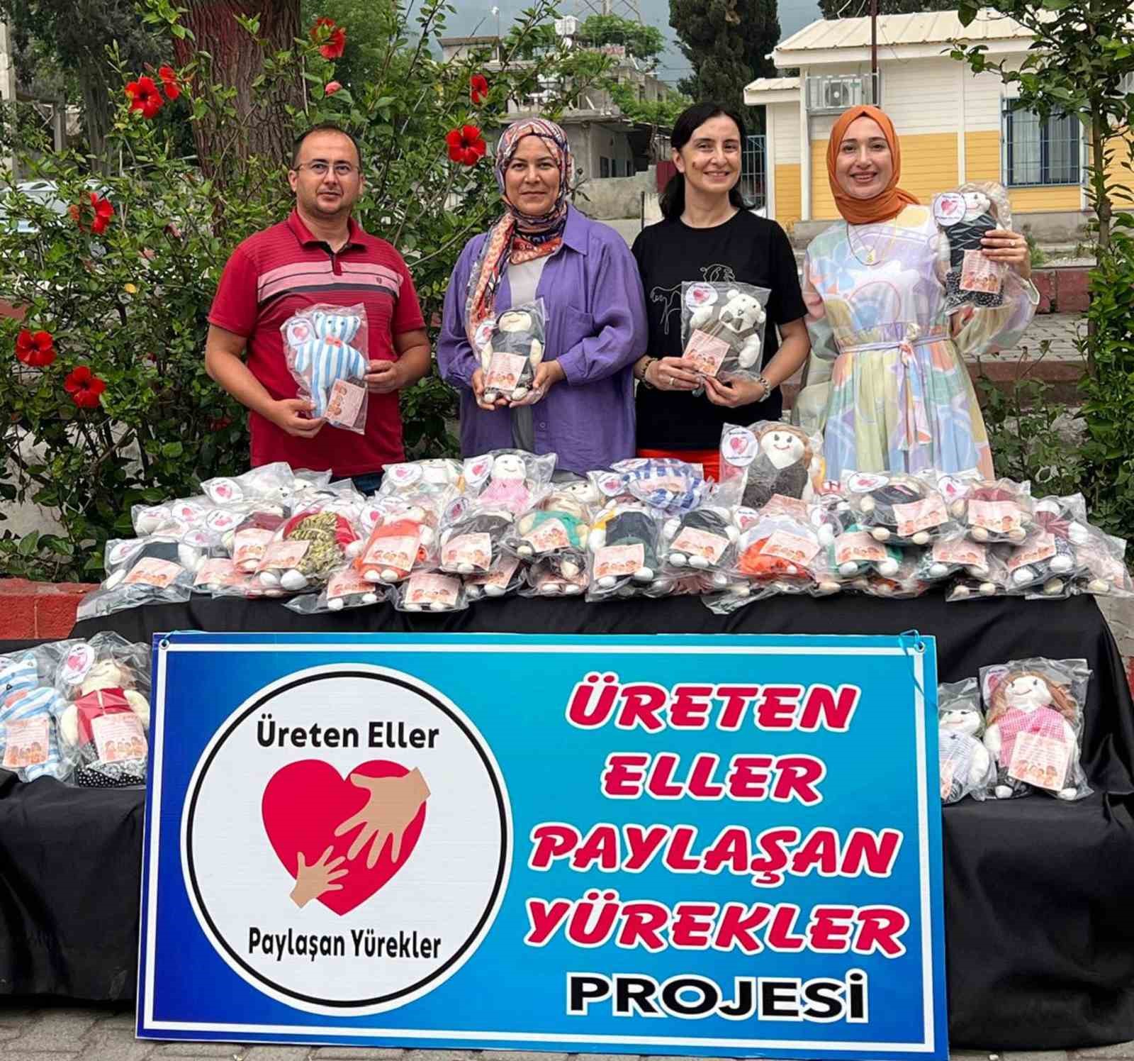 D&ouml;rtyol&rsquo;da 210 &ouml;ğrenciye karne hediyesi
